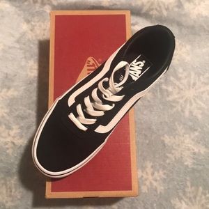 Women’s Ward Vans (Size 9.0)